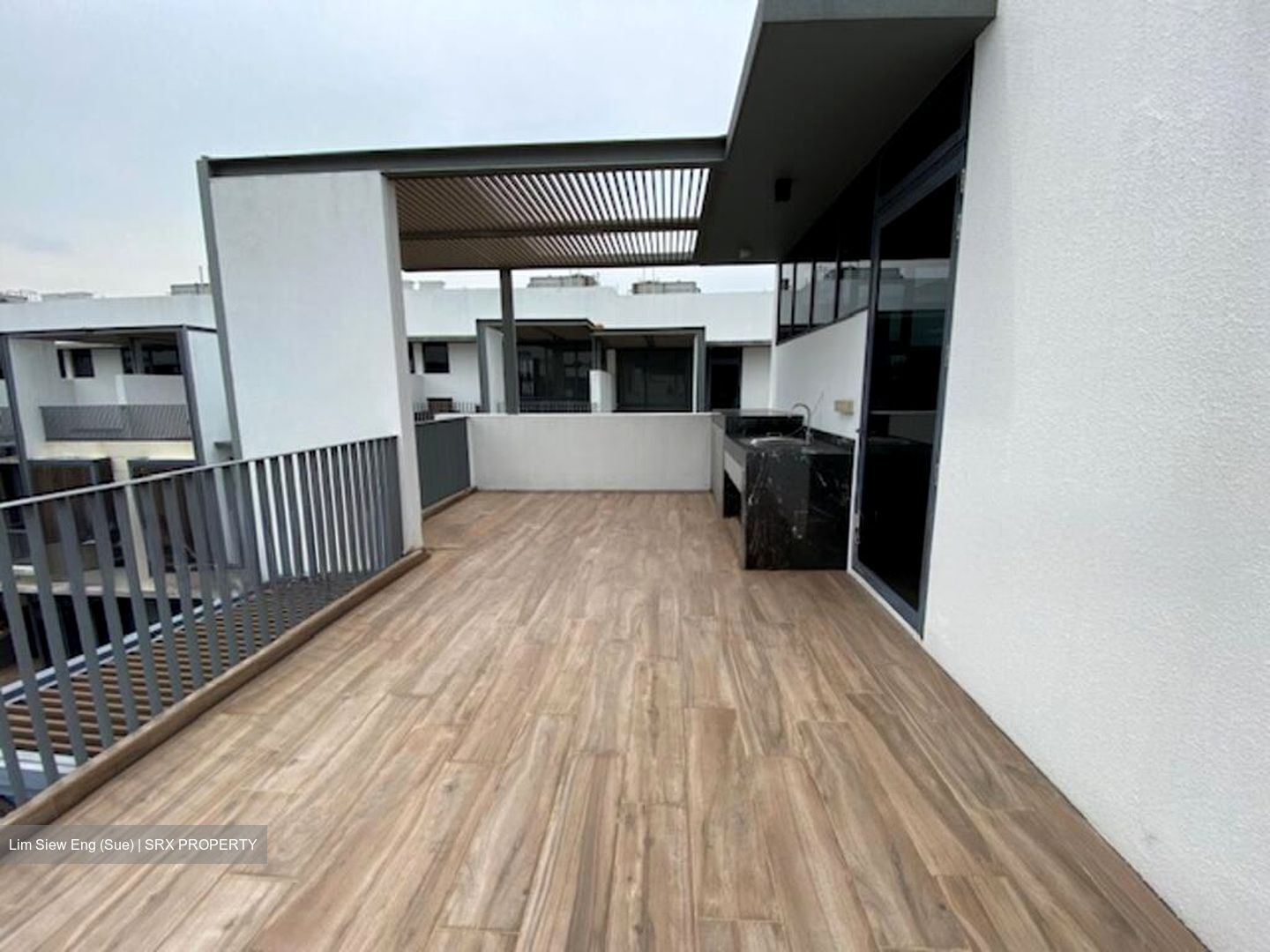 Sunrise Avenue (D28), Terrace #498017411